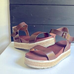 Mia ran platform Sandler